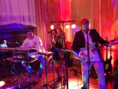 Grossansicht in neuem Fenster: DJ Barry Band